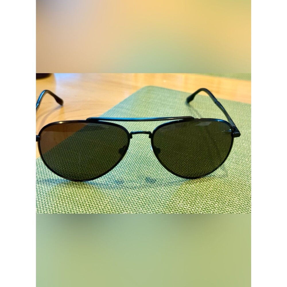 Luenx Polarized Classic Black Aviator Sunglasses.
